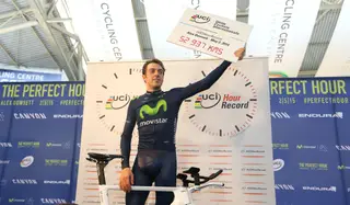 Dowsett festeja ter batido o recorde da hora em 2015