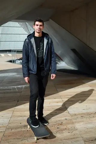 Jorge Apolinário é professor de skate no Porto