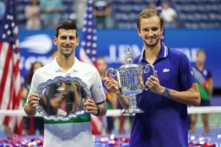 Medvedev e Djokovic após a final do US Open