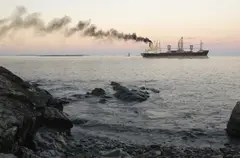 “No mar, tanta tormenta e tanto dano”*