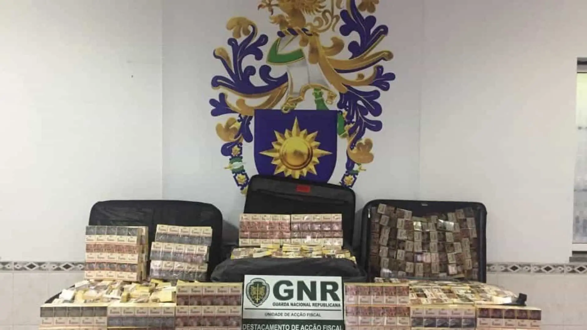 Nacional Gnr Apreende Mil Cigarros No Aeroporto De Lisboa Postal