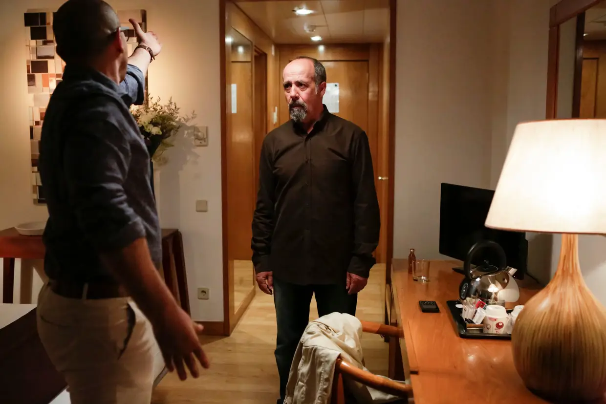 César descobre que Fialho tem uma amante