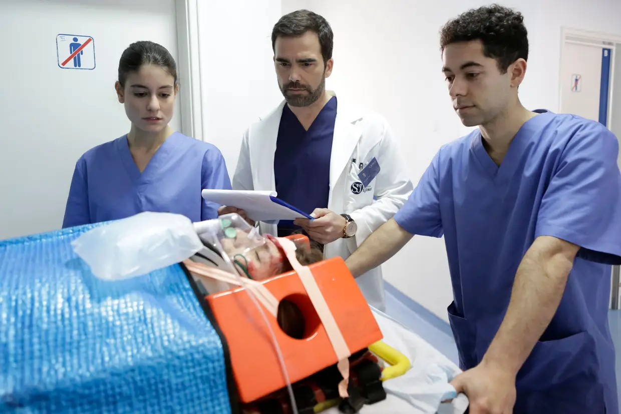 Rosa é levada para o hospital