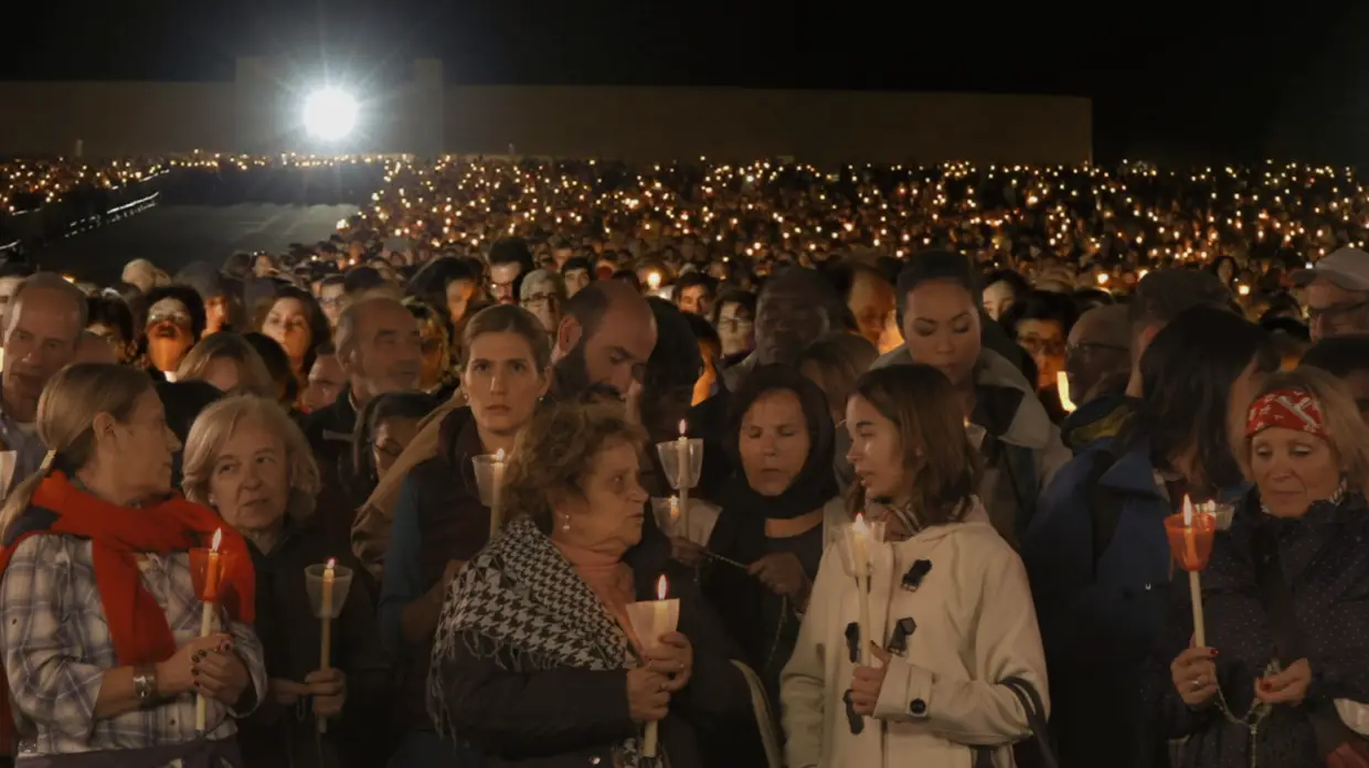 Rosa assiste à procissão das velas em Fátima