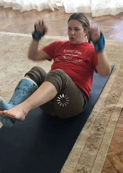 Mesmo lesionada, a atriz não perdeu o foco