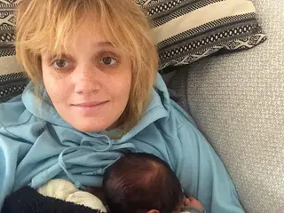 Carolina Deslandes com o filho recém-nascido, Guilherme
