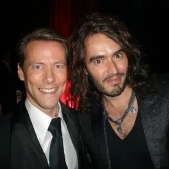 Edward Davenport e Russell Brand