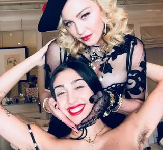 Madonna com a filha Lourdes Maria