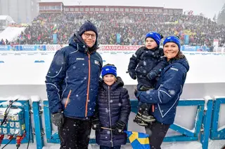 Daniel e Victoria da Suécia com os filhos, Estelle e Oscar