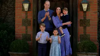 O casal real com os filhos