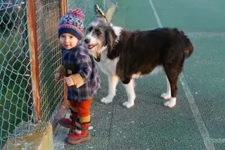 Noah com a sua cadela, Melina