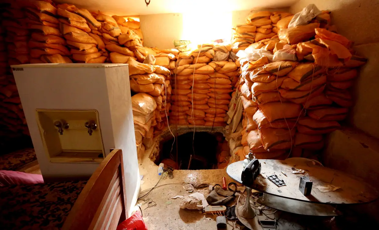Túnel utilizado pelo Daesh em Sinjar, Iraque.