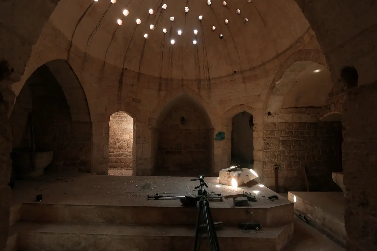 Um antigo Hammam (termas) em Alepo era usado como centro de comunicações.