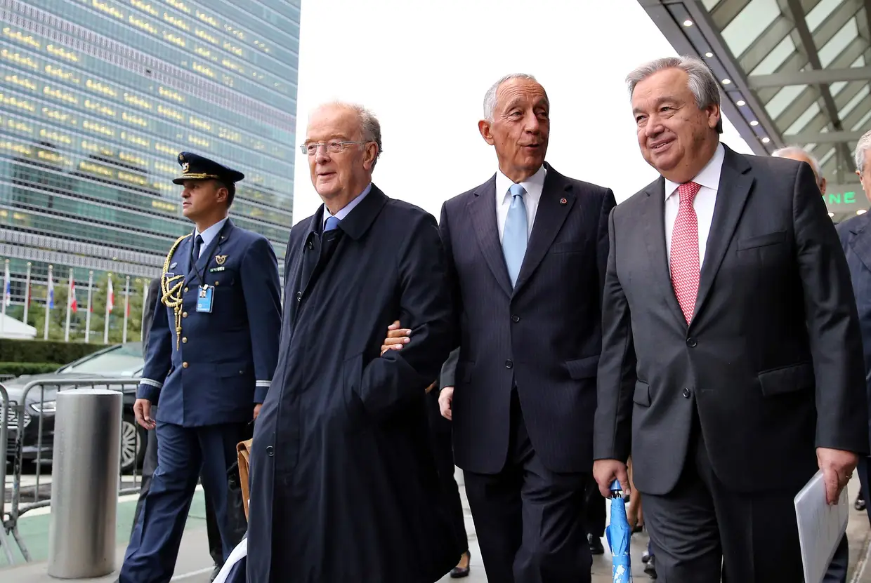 19 setembro 2016 - O Presidente da República, Marcelo Rebelo de Sousa, conversa com o candidato a Secretário-Geral da ONU, António Guterres, ladeado pelo antigo Presidente da República, Jorge Sampaio, durante uma caminhada na sede da ONU, em Nova Iorque.