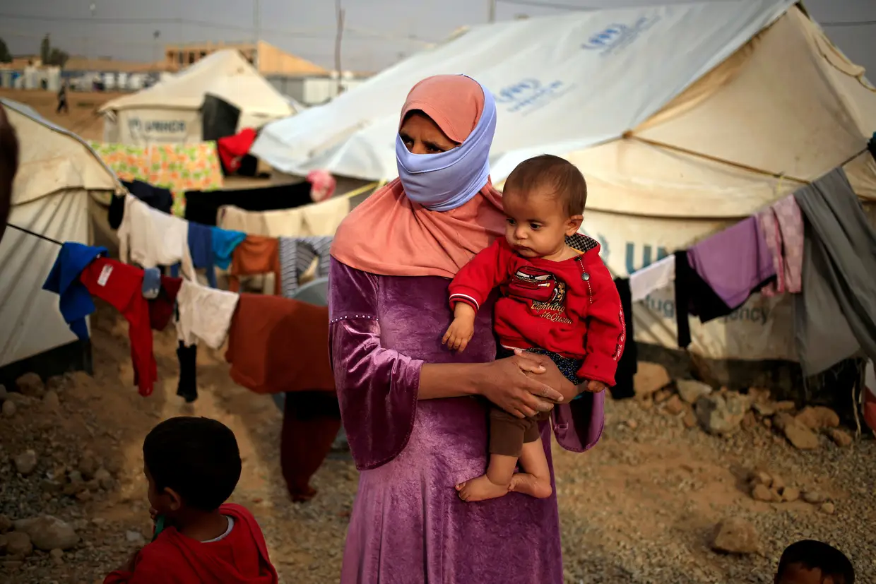 Ritadj nasceu há cinco meses em Mosul e está agora com a mãe no campo de refugiados de Debaga, no Iraque. Não tem documento de identidade reconhecido pelas autoridades iraquianas.
