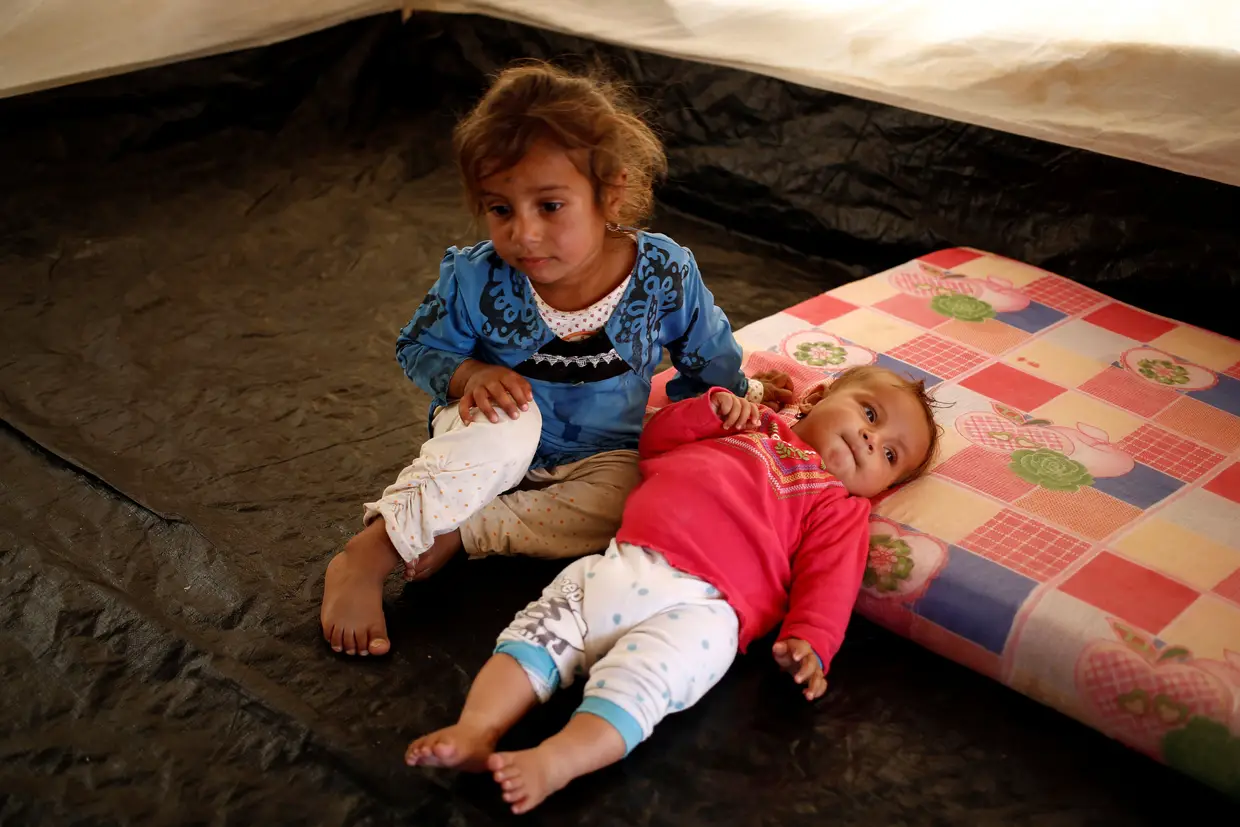 Farah, de 2 anos, e Maha, de 8 meses. Ambas nasceram em território iraquiano controlado pelo Daesh e não têm documentos de identificação válidos.