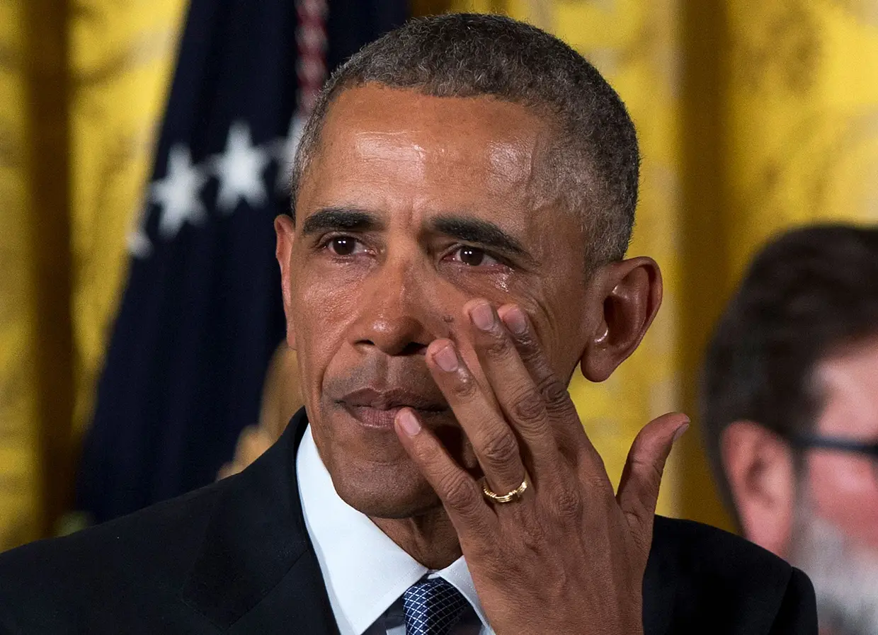 Não, esta não foi a primeira reação de Obama à eleição de Trump. Pelo menos não a foi publicamente. As lágrimas do Presidente norte-americano foram derramadas durante um discurso sobre a violência com recurso a armas de fogo no país.
