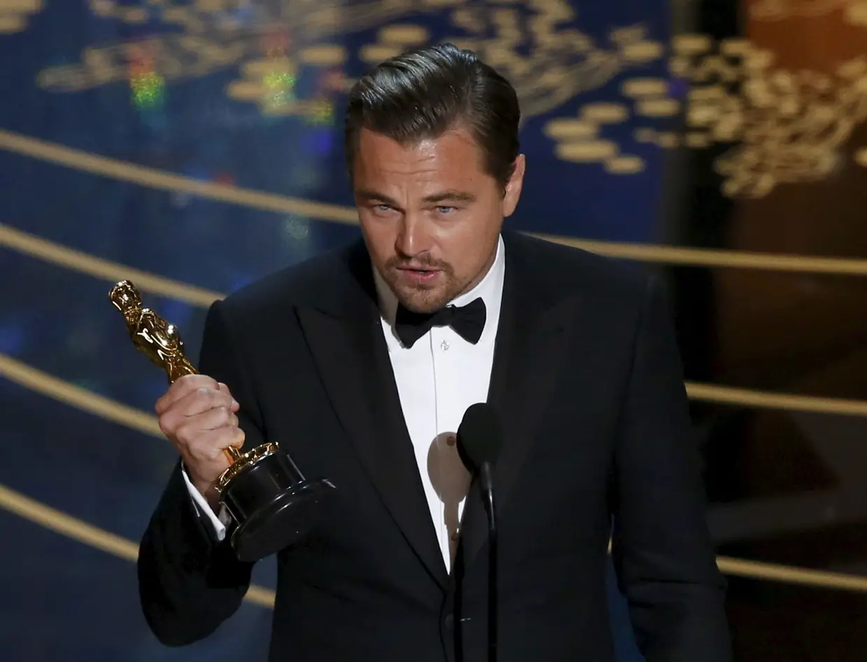 Quem talvez já pensasse não receber a maior distinção da 7ª Arte em vida era Leonardo Di Caprio. Mas, este ano, o tão ansiado Óscar chegou mesmo, após várias nomeações. O prémio distinguiu a interpretação do ator norte-americano no filme "The Revenant".