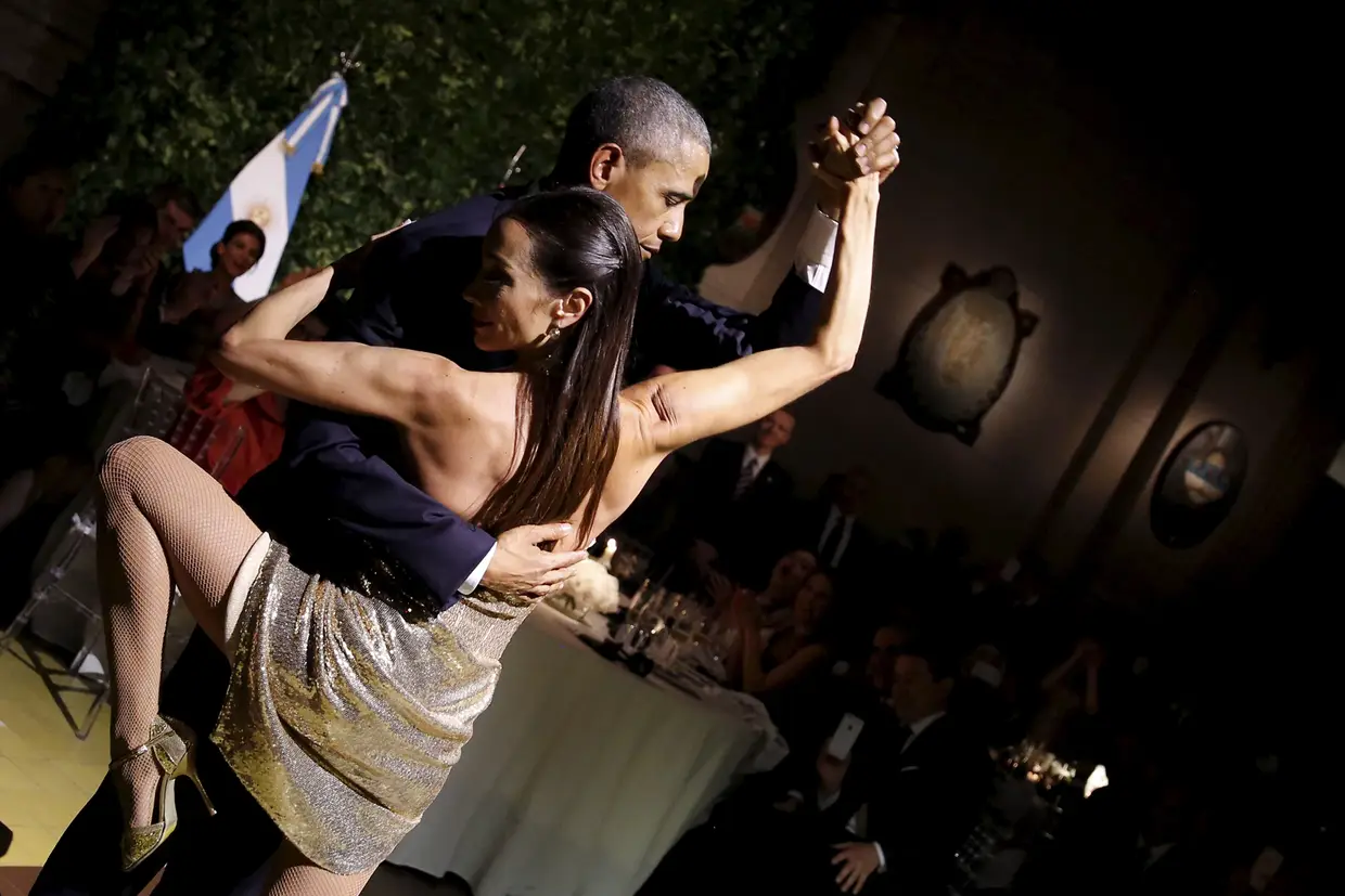 Mas nem todas as emoções foram negativas durante os 10 anos de Barack Obama na Casa Branca. Pelo contrário. Aqui, o momento é de dança, durante uma visita a Buenos Aires.
