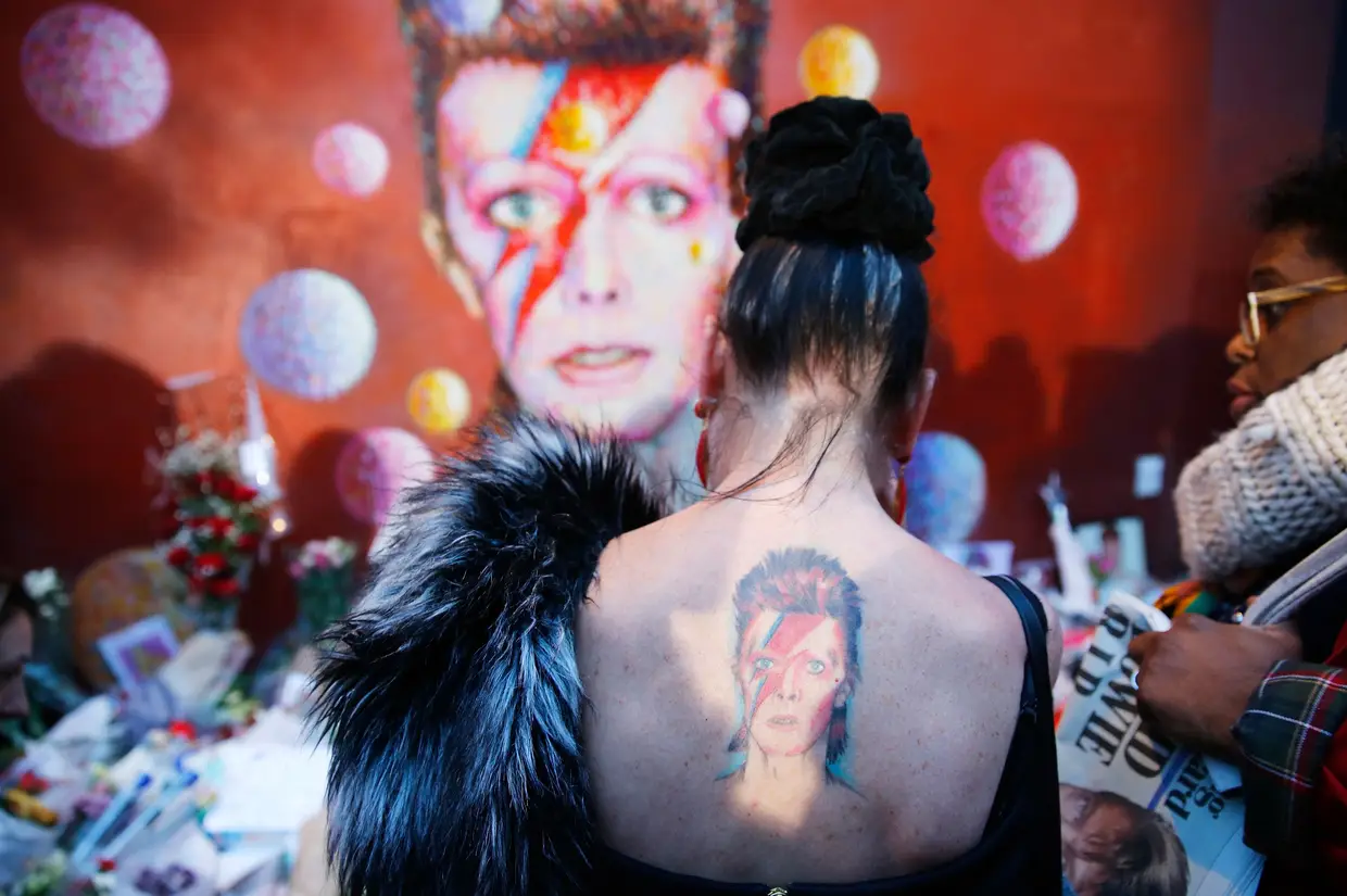 Antes, logo ao 10º dia de 2016, outra estrela da música deixou o mundo físico. David Bowie morreu aos 69 anos.