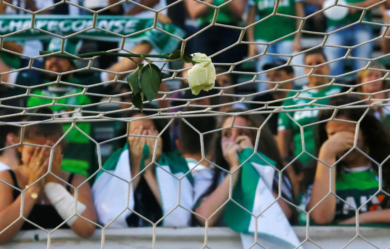 Milhares de adeptos choraram a tragédia com a Chapecoense.