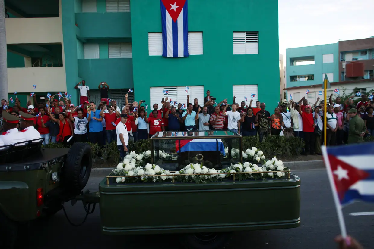 Uma das mortes mais simbólicas de 2016 aconteceu já perto do final do ano, em Cuba. Milhares de cubanos fizeram questão de estar presentes no último adeus ao líder histórico do país, Fidel Castro. Tinha 90 anos.