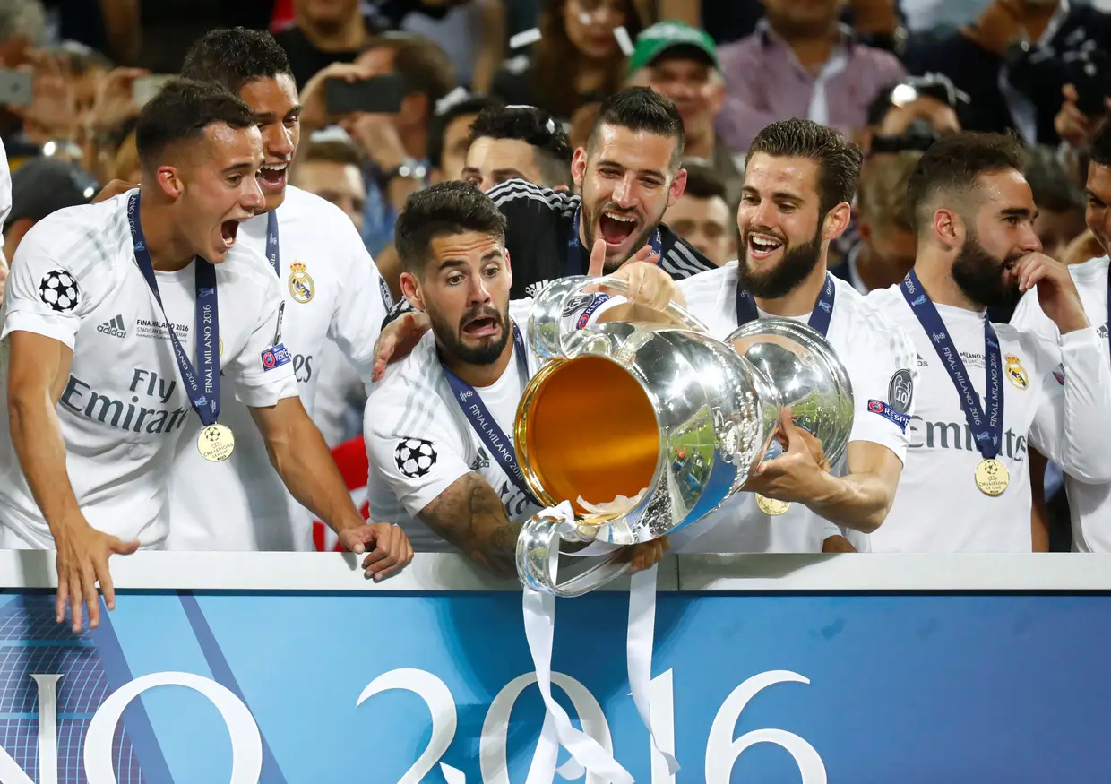 O Real Madrid conquistou, em Milão, frente ao rival Atlético, a Liga dos Campeões pela 11ª vez. Apesar de ser o clube com mais conquistas da liga milionária, cada troféu tem um valor inigualável. Daí a preocupação de Isco, que quase deixou cair a taça.