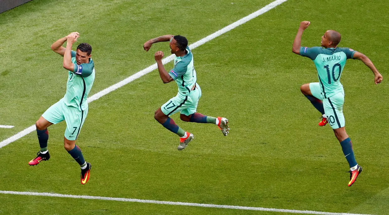 Em França, Portugal foi rei e senhor. A história dos heróis de Paris começou a contar-se ainda na fase de grupos, num dramático empate frente à Hungria (3-3) que assegurou a passagem aos oitavos-de-final do Euro2016.