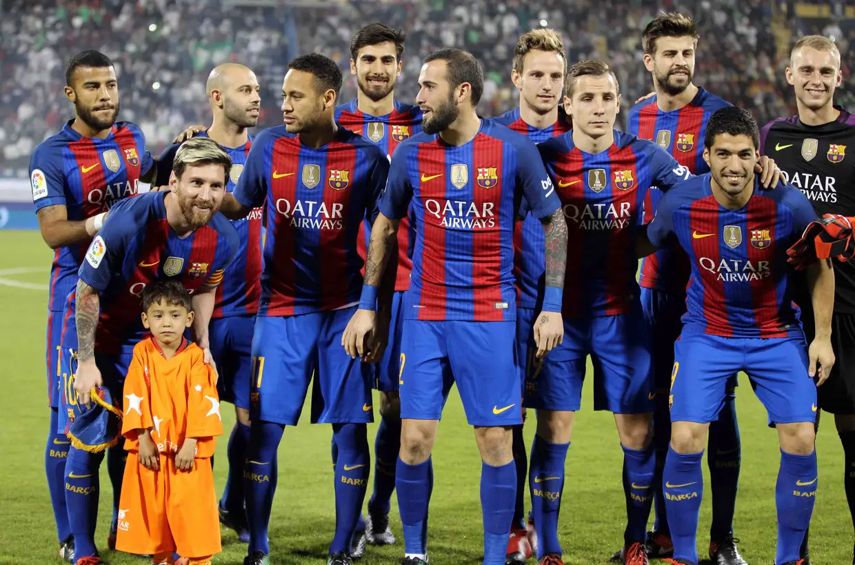 E porque de sonhos se fez 2016, a criança afegã que, em 2015, ficou conhecida por usar uma camisola de Lionel Messi feita de plástico, teve finalmente a oportunidade de conhecer o ídolo. O encontro entre o rapaz de 6 anos e o futebolista argentino aconteceu no Qatar, antes de um particular entre o Al-Ahly e o Barcelona.
