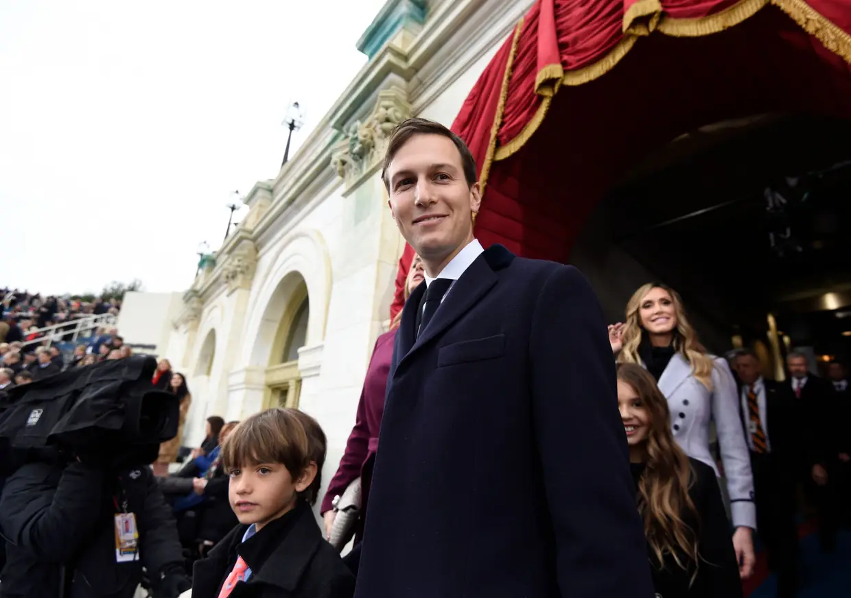 Jared Kushner, marido de Ivanka e consultor sénior da Casa Branca, foi acusado de estar envolvido na alegada ingerência russa durante a campanha eleitoral de Donald Trump. O genro de Donald Trump negou que a Rússia tenha sido financiadora de qualquer negócio que tenha no setor privado. Kushner negou também informações segundo as quais ele terá tentado acertar uma ligação clandestina com o embaixador russo nos Estados Unidos da América.