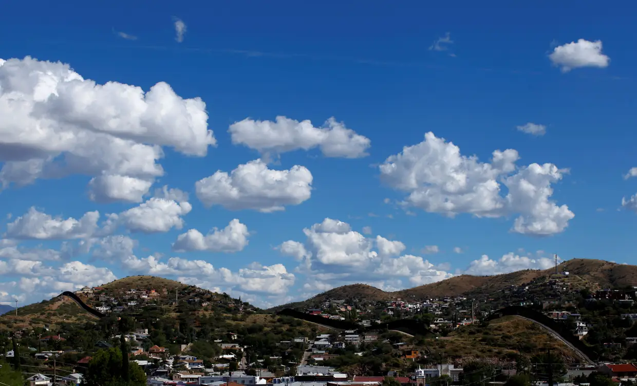A fronteira que separa as cidades de Nogales, no México e Nogales, Arizona, EUA.