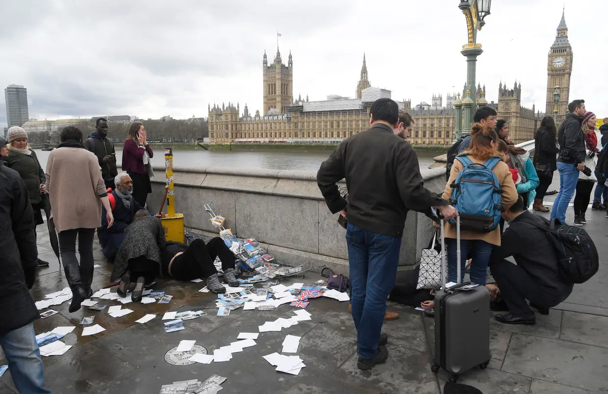 22 de março de 2017: Cinco pessoas morreram e 31 ficaram feridas num ataque terrorista junto ao Parlamento britânico, em Londres, quando um homem ao volante de uma viatura atropelou vários peões na ponte de Westminster e, depois de sair da viatura, apunhalou um polícia no Palácio de Westminster.