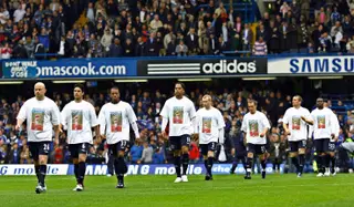 Jogadores do Everton entram em campo com camisolas preenchidas por apelos à descoberta de Maddie.