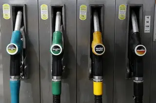 Gasóleo e gasolina mais baratos na segunda-feira