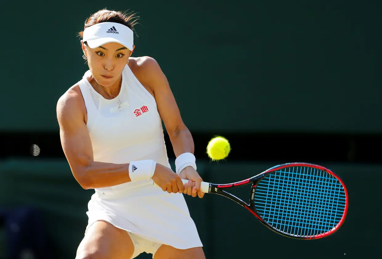 A chinesa Qiang Wang ainda ameaçou mas acabou por ceder perante a norte-americana Venus Williams.