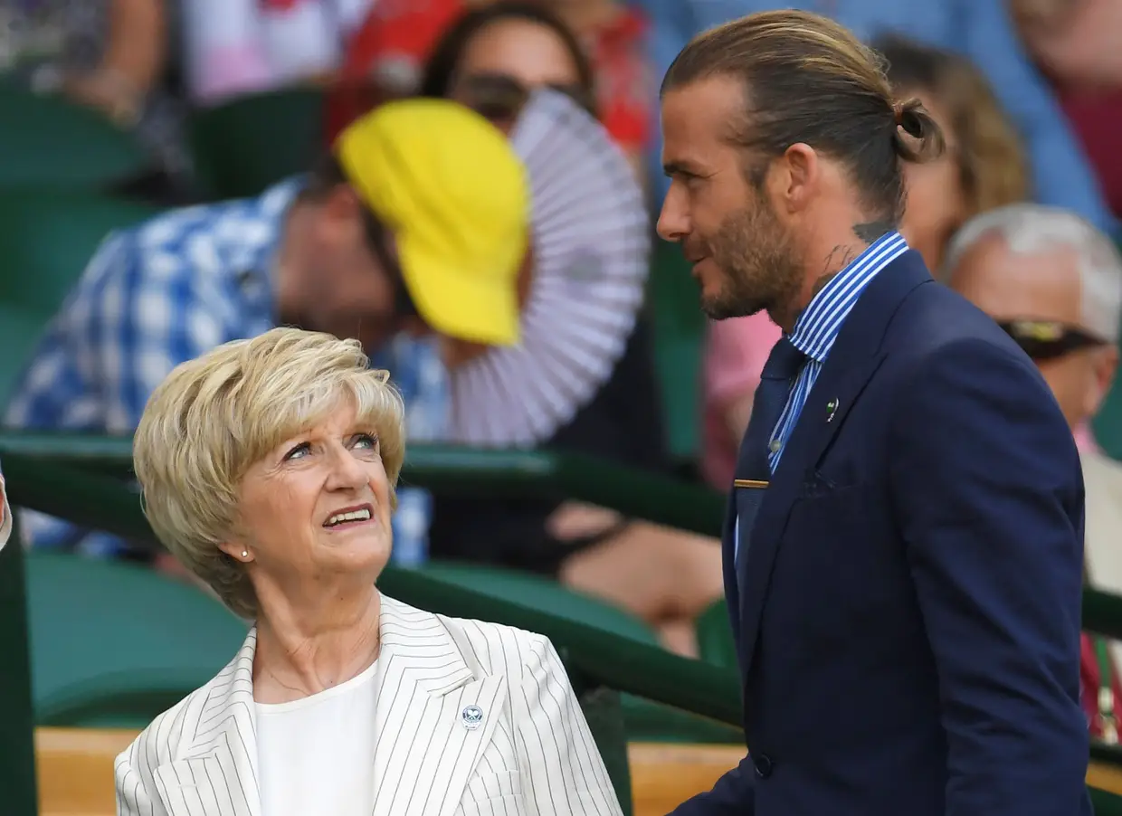 David Beckham com a mãe Sandra