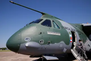 Governo autoriza compra de 5 aeronaves militares KC-390