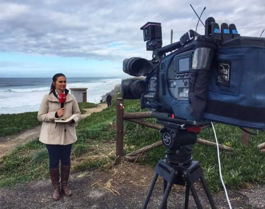 Foto cedida pela jornalista Sara Sousa. Direto da Praia das Maçãs, em Sintra, aquando do desaparecimento de 5 pescadores em janeiro de 2015.