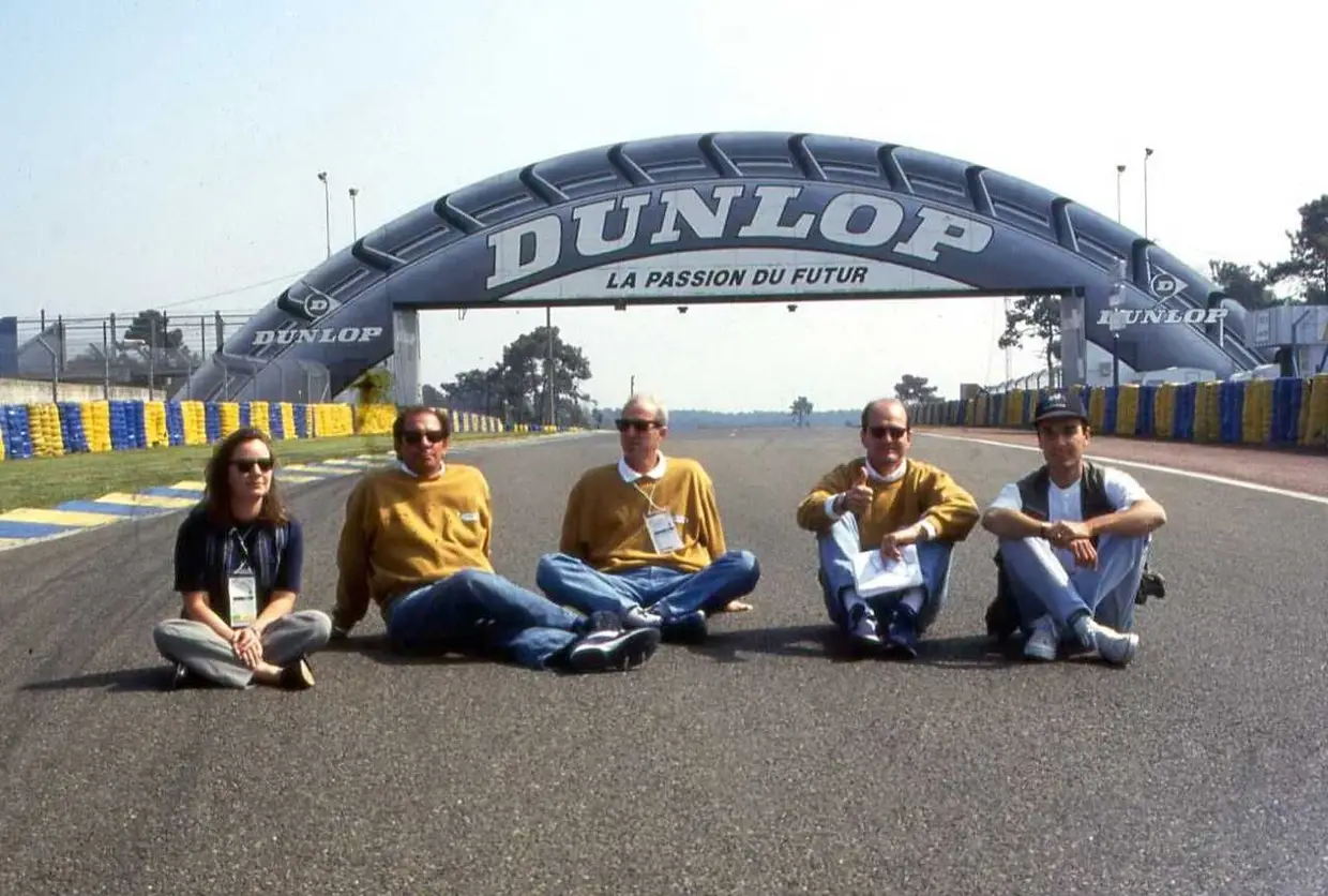 Carla Carvalho e Álvaro Oliveira nas 24 horas de le mans, em 1995, com os irmãos Mello Breyner. Foto cedida por Carla Carvalho.