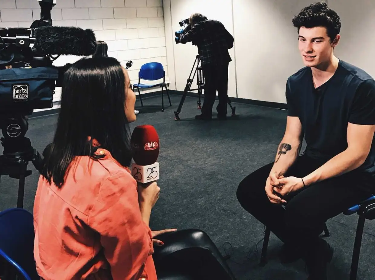 A jornalista Cristiana Reis com o Shawn Mendes, a 10 de maio, no Meo Arena, em Lisboa.