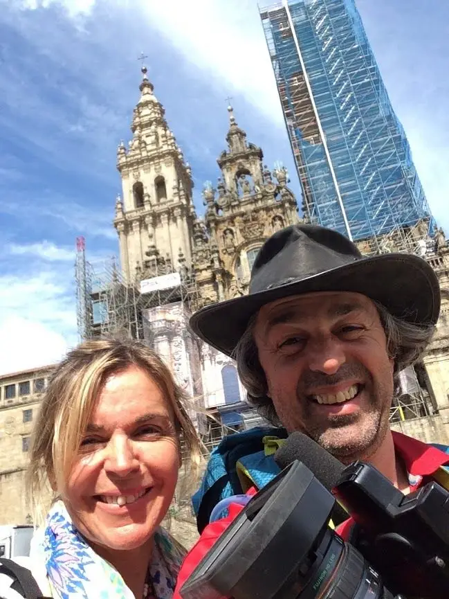 A jornalista Paula Castanho e o repórter de imagem Rui do Ó nos Caminhos de Santiago.