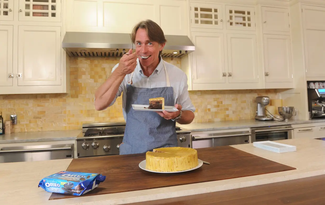 John Besh, um conhecido chef de cozinha de Nova Orleães, decidiu afastar-se da área depois de várias mulheres alegarem ter sido vítimas de assédio sexual nos seus restaurantes. De acordo com o jornal Times-Picayune, 25 mulheres foram alegadamente vítimas de assédio sexual por parte de funcionários do Besh Restaurant Group, que administrava 12 restaurantes. Muitas destas mulheres denunciaram toques e comentários inapropriados por parte de colegas e supervisores.