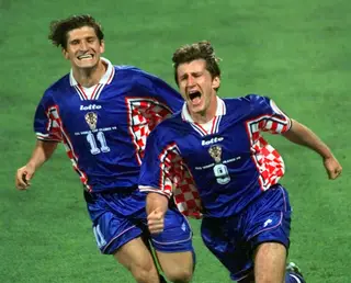 No Mundial de 1998, a Croácia foi uma das seleções em destaque. Alcançou as meias-finais, onde caiu aos pés da anfitriã França, que conquistaria o título. Na seleção croata brilhavam jogadores como Davor Suker, Dario Šimić ou Robert Prosinečki.