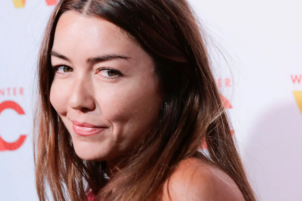 Mimi Haleyi, uma assistente dos estúdios de Weinstein, revelou numa conferência de imprensa que, em 2006, Harvey Weinstein forçou-a a receber sexo oral no próprio apartamento da jovem, na altura na casa dos 20 anos.