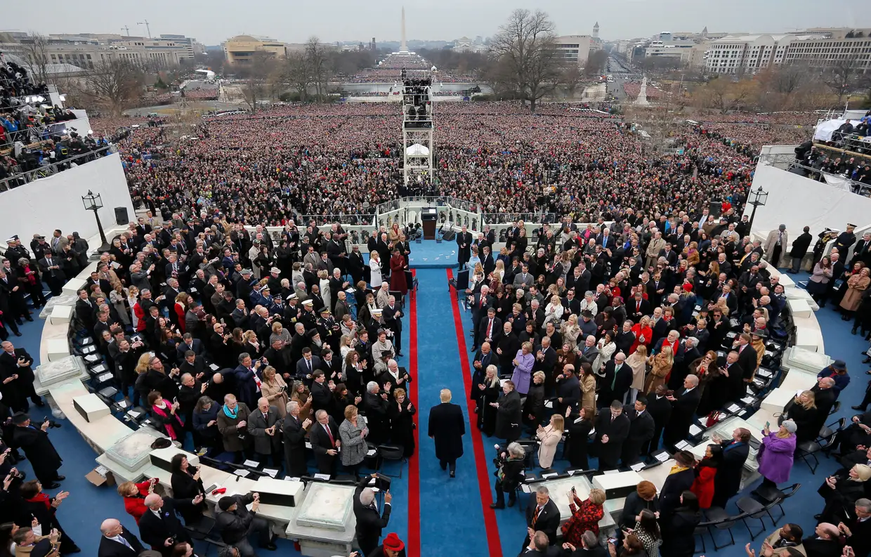 Janeiro - O momento da chegada de Trump à cerimónia de tomada de posse.