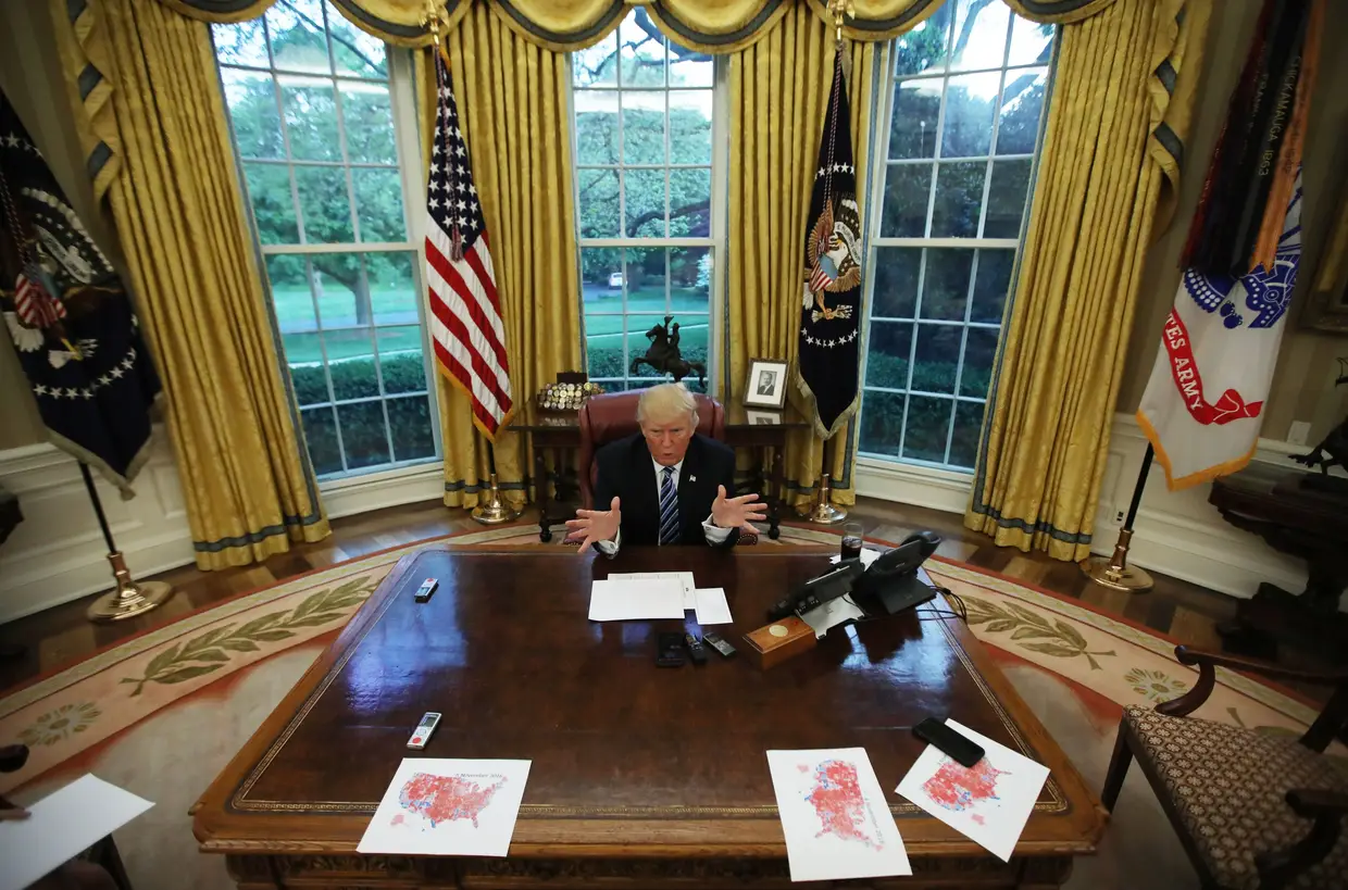 Abril - Presidente Donald Trump numa entrevista à Reuters na Sala Oval na Casa Branca, em Washington.