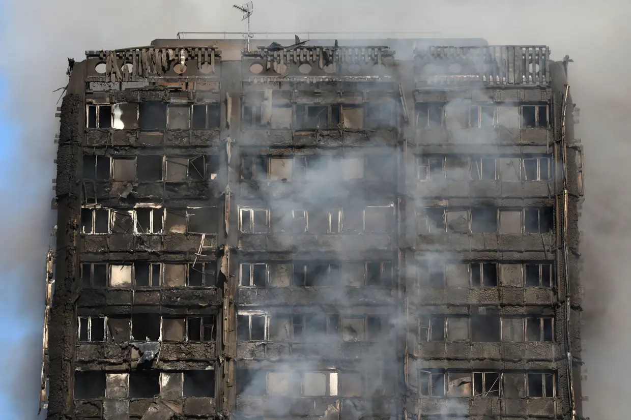 Junho - O balanço final do incêndio na Torre Grenfell foi de 71 mortos, anunciaram em novembro as autoridades britânicas, depois de dados anteriores darem conta de 80 mortos.