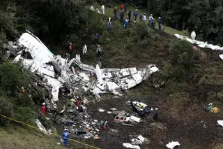 Avião da Chapecoense indicou falta de combustível 40 minutos antes da queda