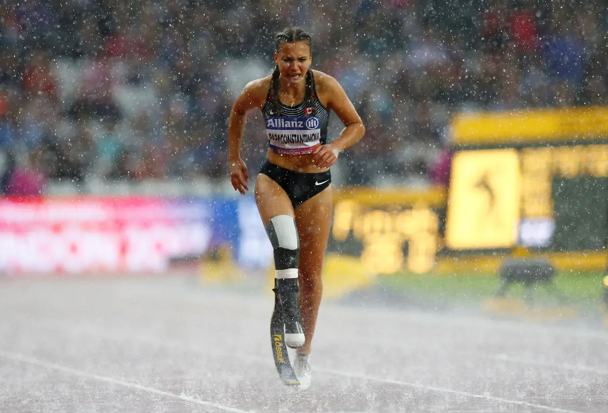 Julho - Campeonato do Mundo de Atletismo de Paralímpicos, em Londres. Marissa Papaconstantinou na prova de 200 metros T44, depois de perceber que não consegue o apuramento para a final.