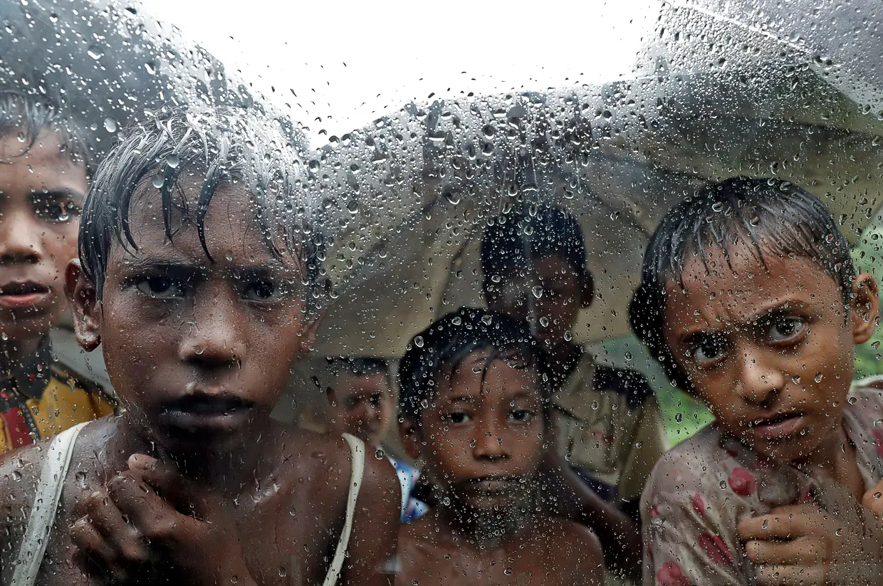 Setembro - Crianças Rohingya num campo de refugiados no Bangladesh.